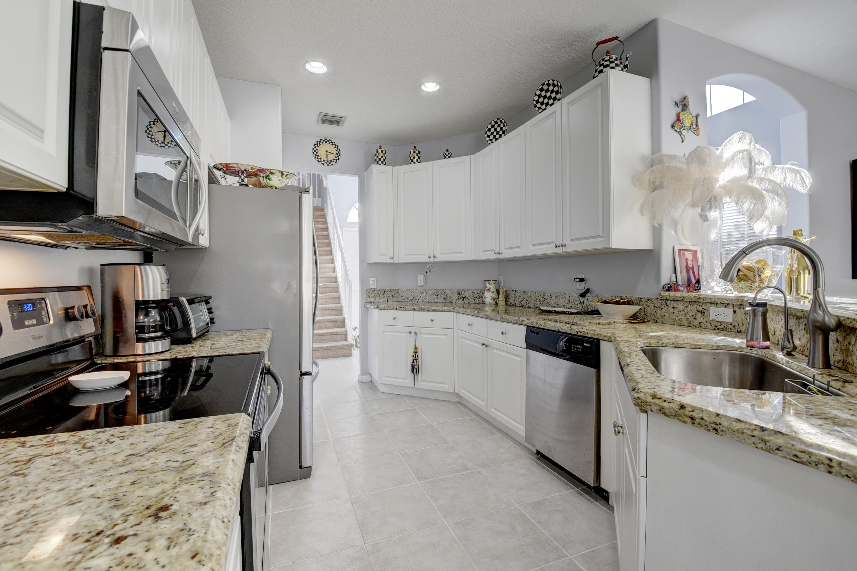 9652 Vineyard Court Boca Raton, FL 33428 - Photo 9 of 27 9652 Vineyard Ct Enter.jpg kitchen view