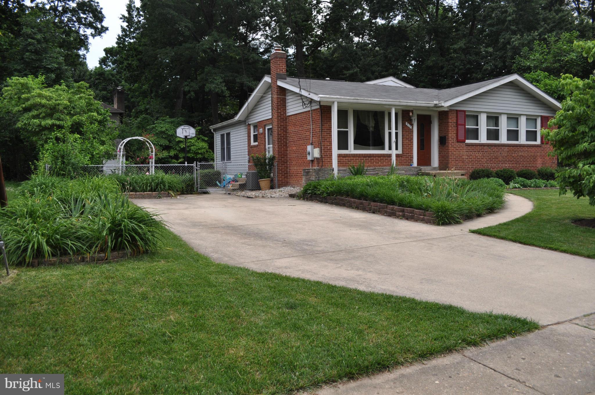 710 Kingsley Road Southwest Vienna, VA 22180 - Photo 2 of 21 Exterior (Front)