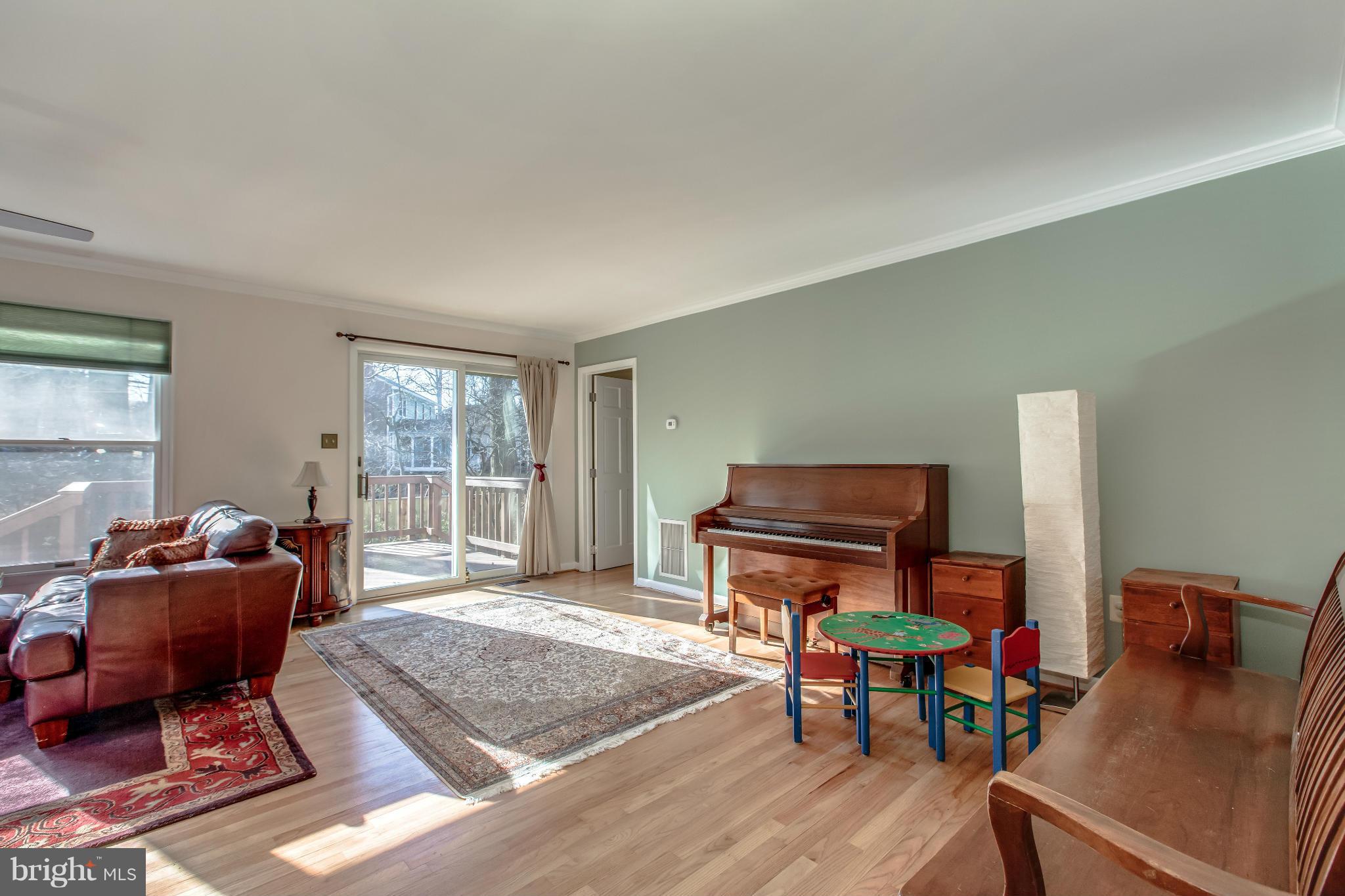 710 Kingsley Road Southwest Vienna, VA 22180 - Photo 11 of 21 Family Room