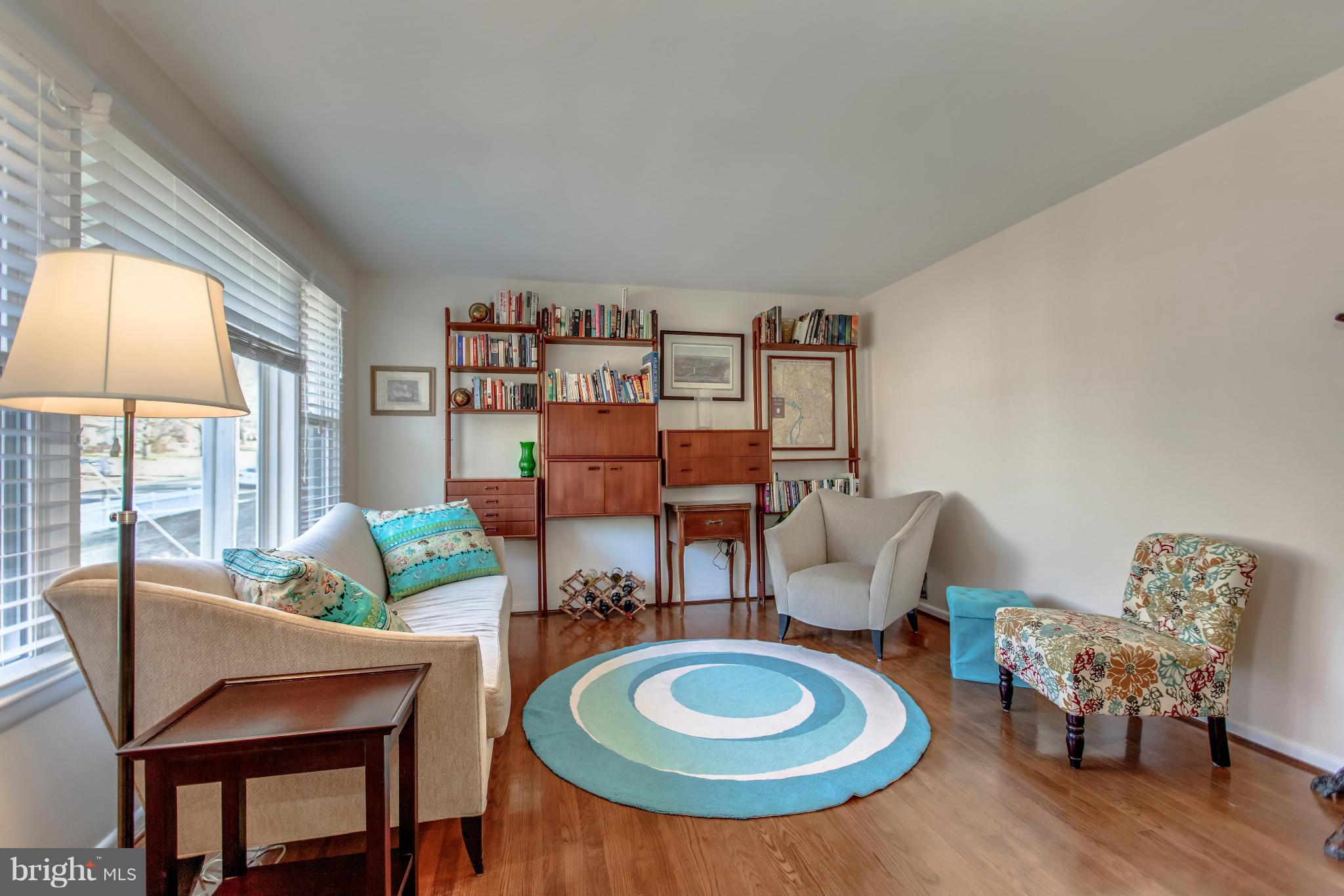 710 Kingsley Road Southwest Vienna, VA 22180 - Photo 3 of 21 Living Room