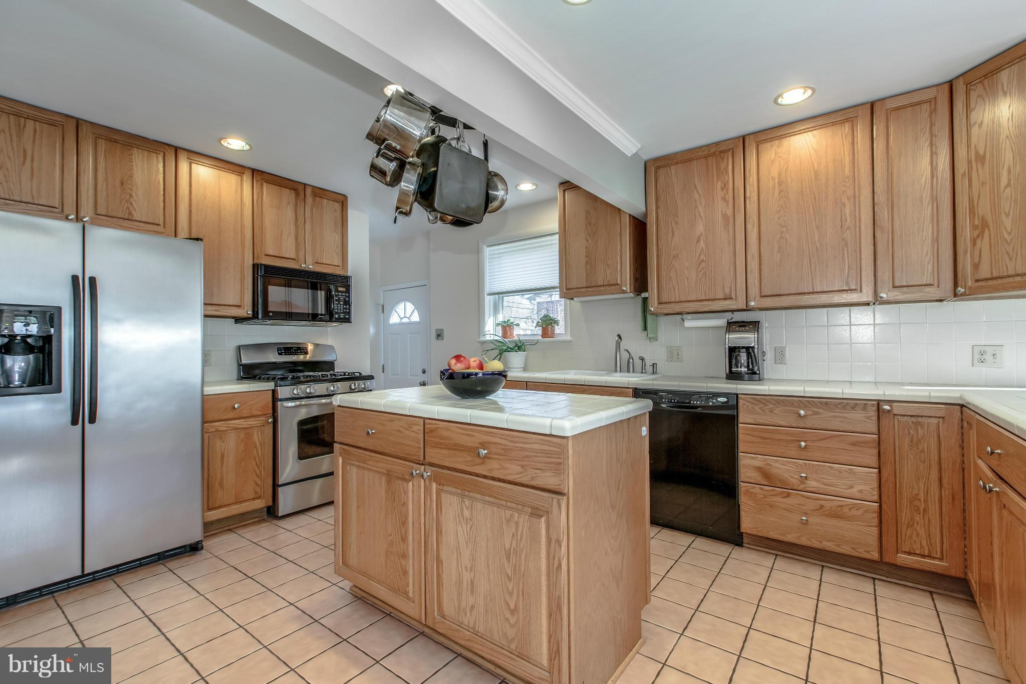 710 Kingsley Road Southwest Vienna, VA 22180 - Photo 5 of 21 Kitchen
