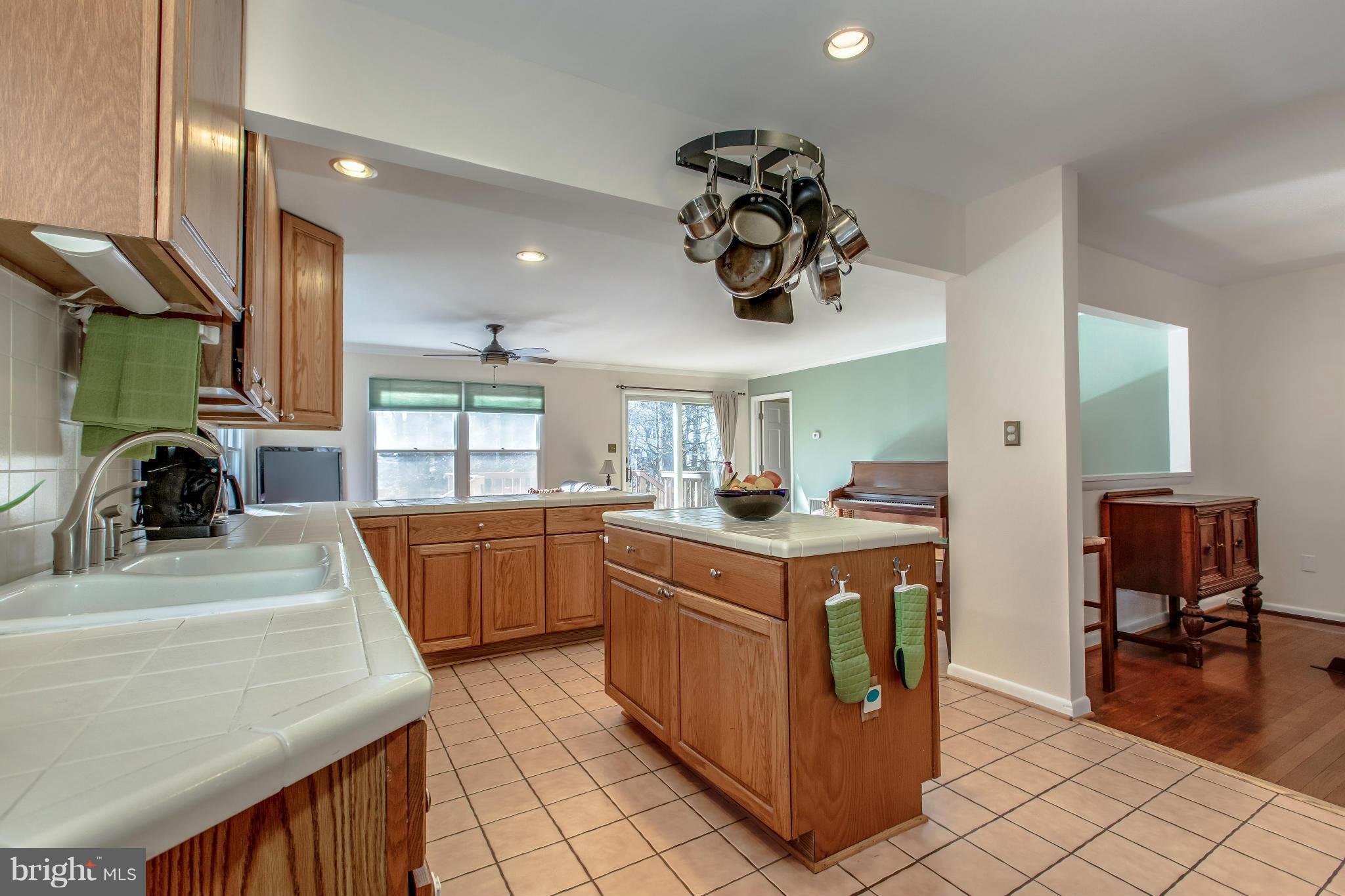 710 Kingsley Road Southwest Vienna, VA 22180 - Photo 6 of 21 Kitchen