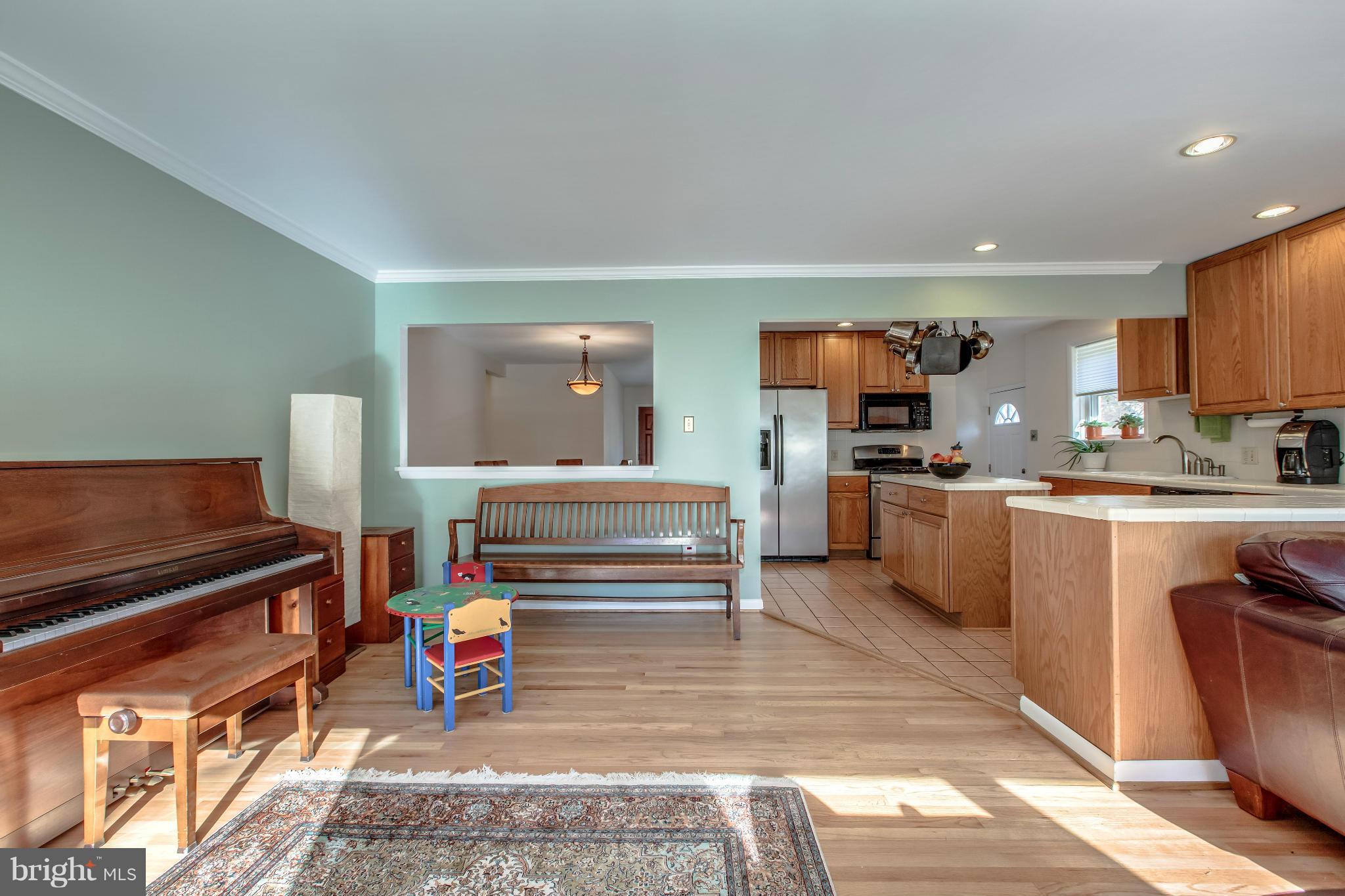 710 Kingsley Road Southwest Vienna, VA 22180 - Photo 10 of 21 Family Room