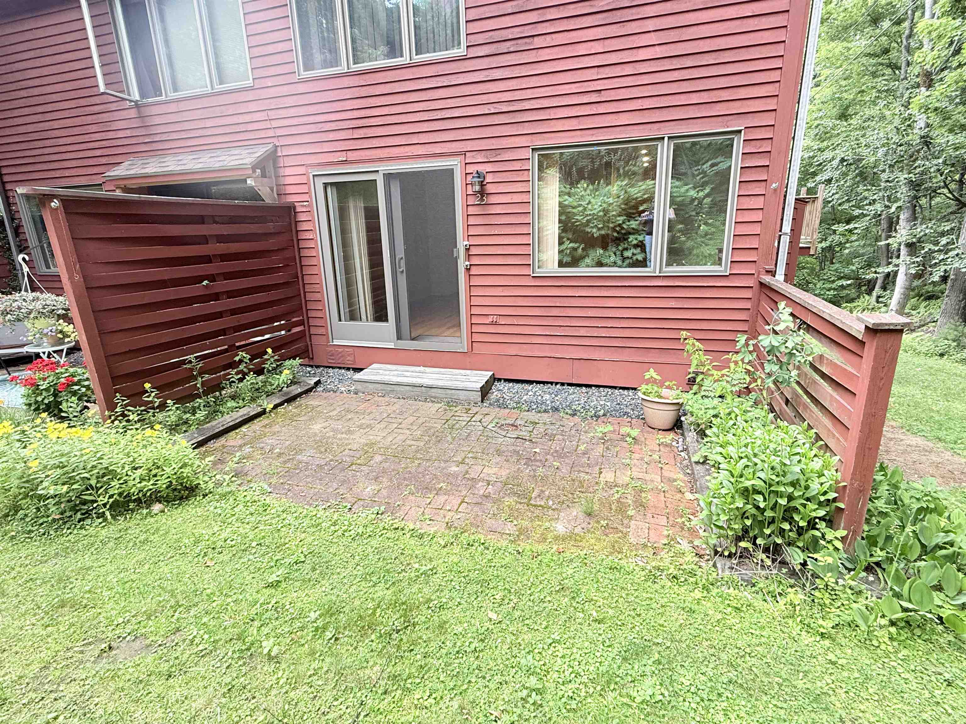 23 Robin Way Brattleboro, VT 05301 - Photo 2 of 24