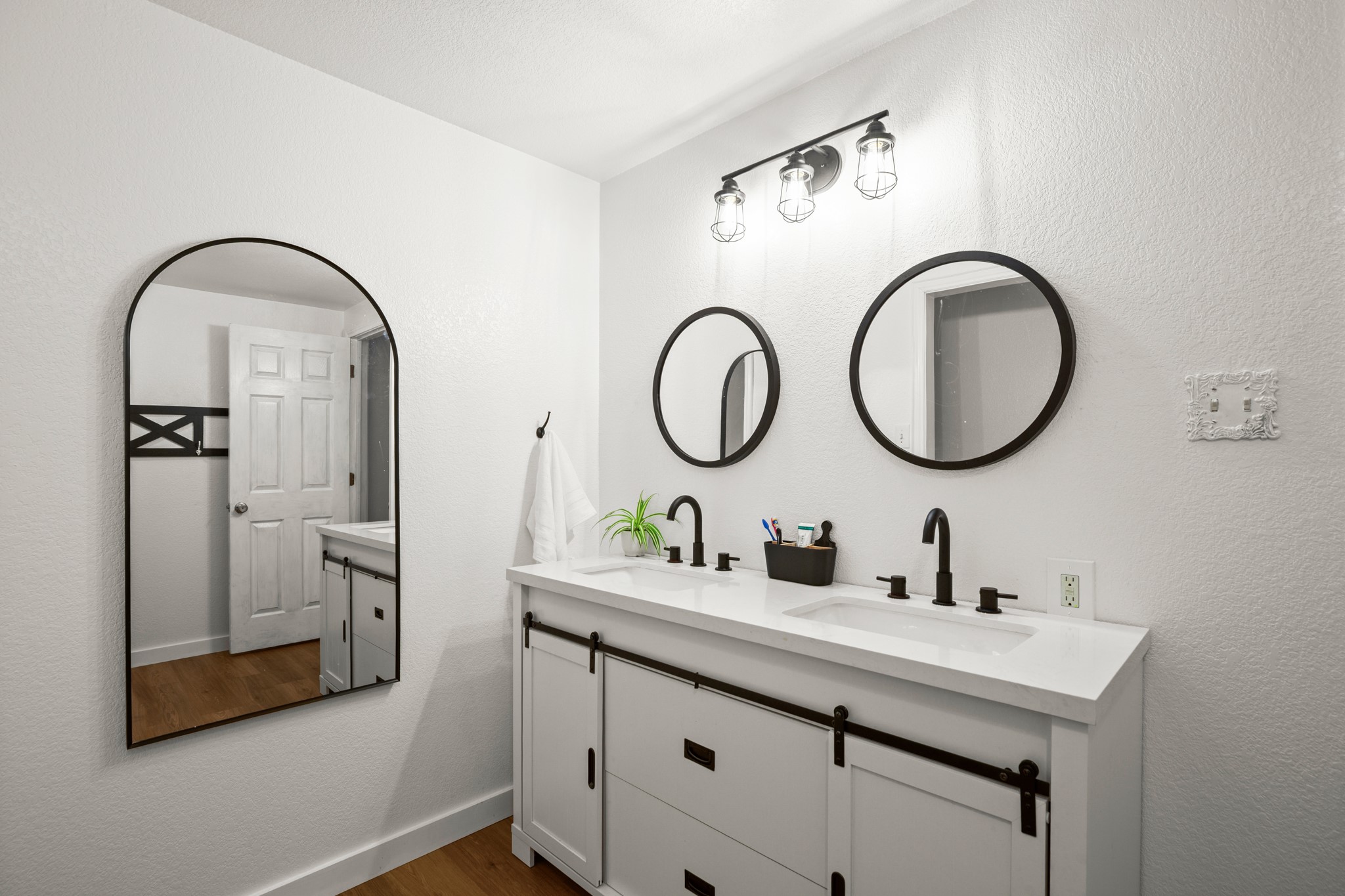 320 Pecan 3 Florence, TX 76527 - Photo 13 of 40 a bathroom with a sink and a mirror