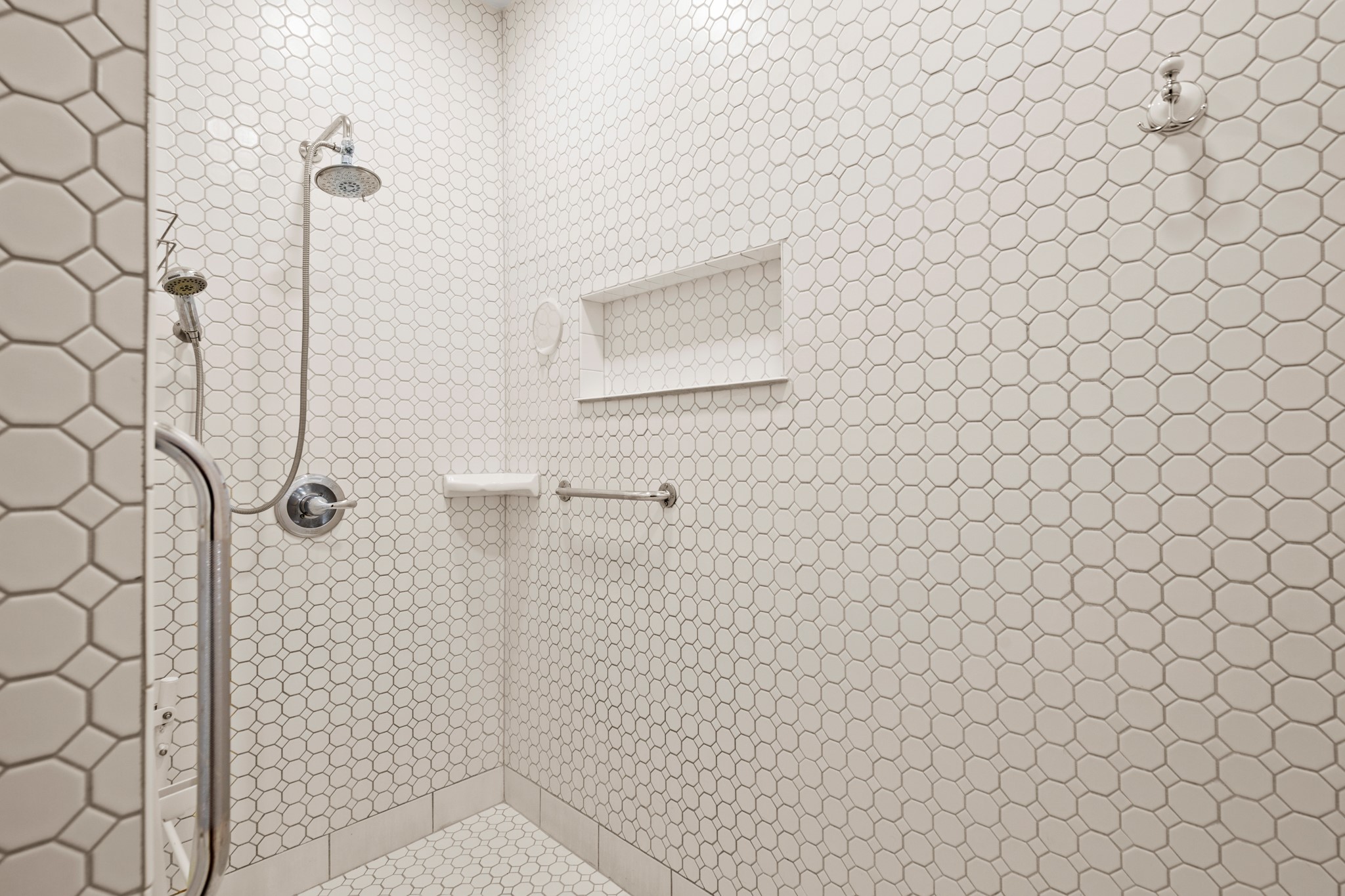 320 Pecan 3 Florence, TX 76527 - Photo 25 of 40 a bathroom with a shower