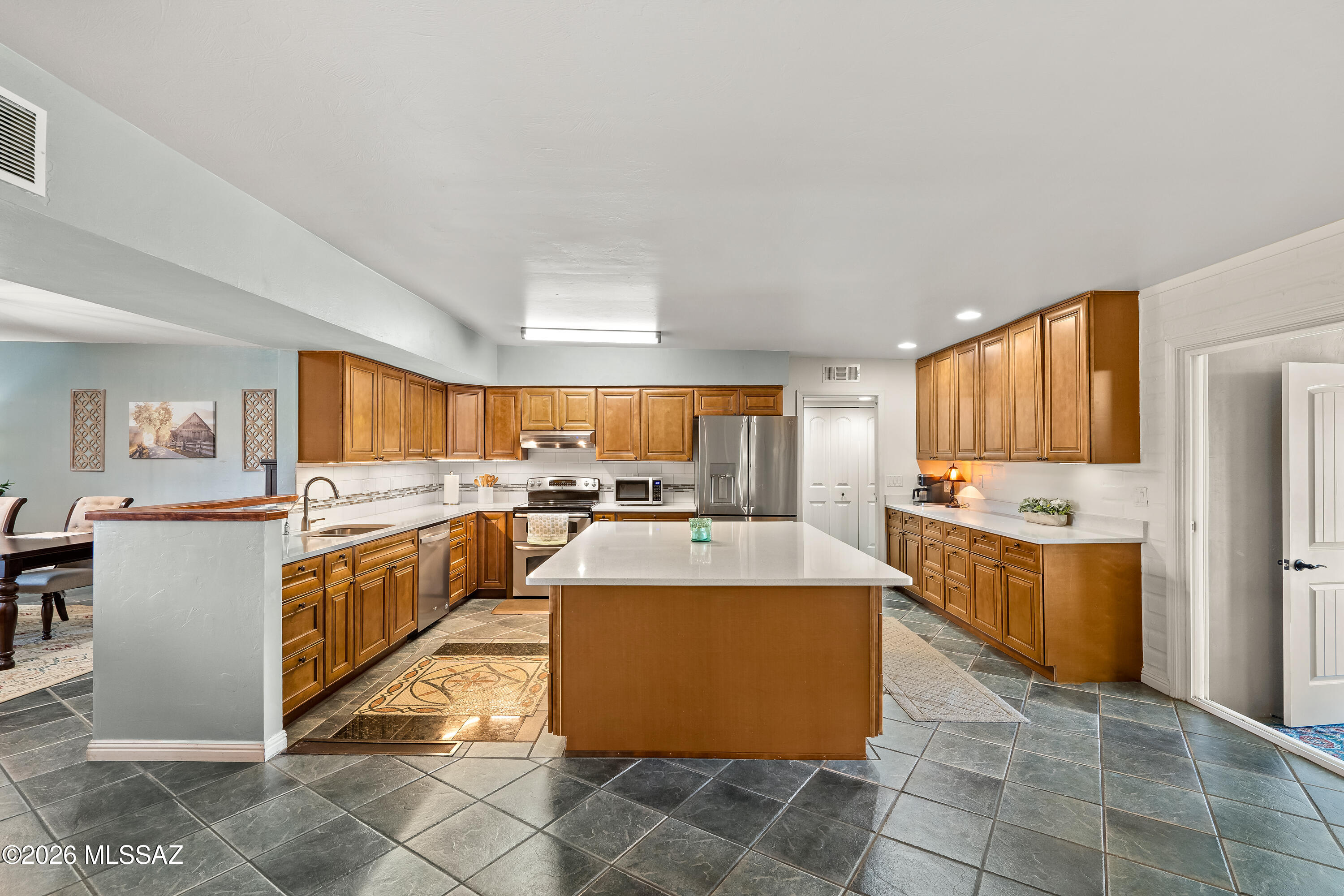 7005 North Wade Road Tucson, AZ 85743 - Photo 7 of 50 Kitchen