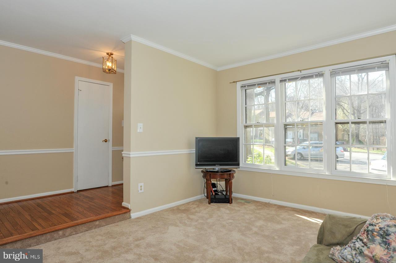 7909 Forest Path Way Springfield, VA 22153 - Photo 3 of 22 Living Room