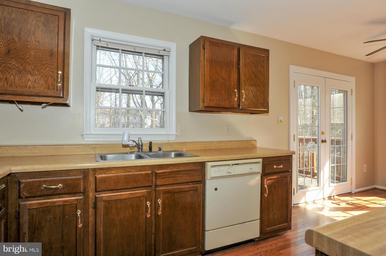 7909 Forest Path Way Springfield, VA 22153 - Photo 7 of 22 Kitchen