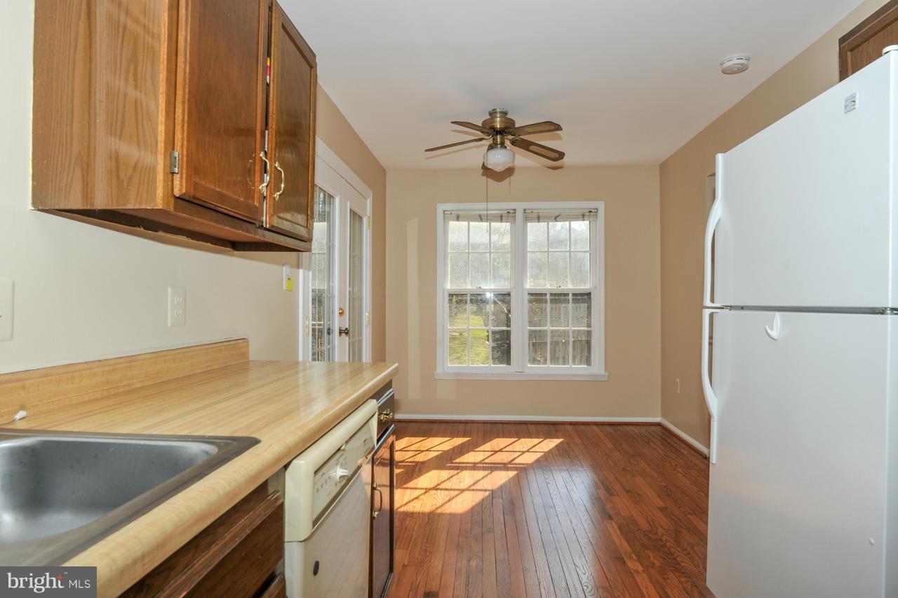 7909 Forest Path Way Springfield, VA 22153 - Photo 8 of 22 Kitchen