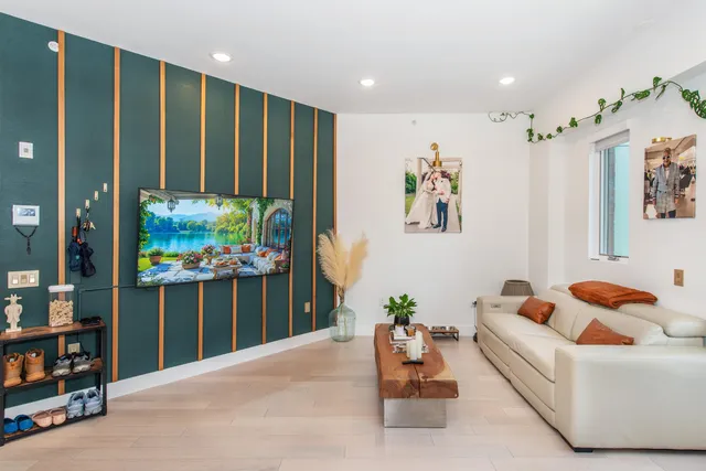 $779,000 | 332 Newark Avenue, Unit 2B, Jersey City, NJ 07302