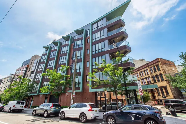 $779,000 | 332 Newark Avenue, Unit 2B, Jersey City, NJ 07302