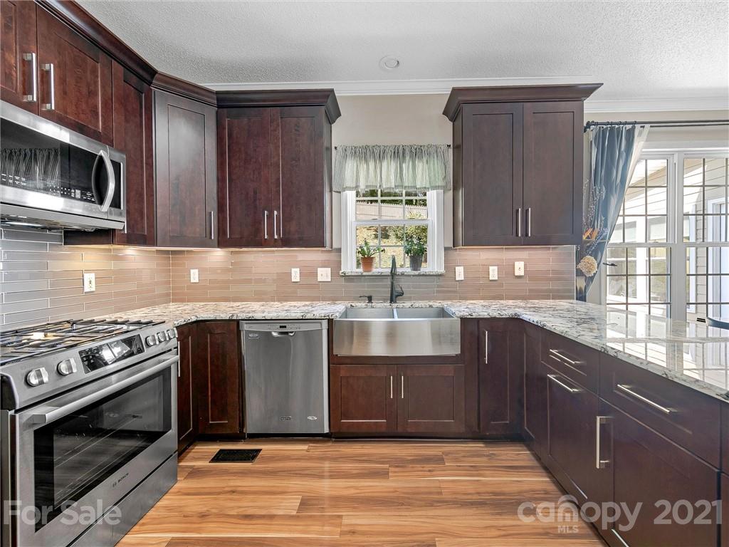 109 North Wintergarden Road Fletcher, NC 28732 - Photo 4 of 32 Gallery Image 4