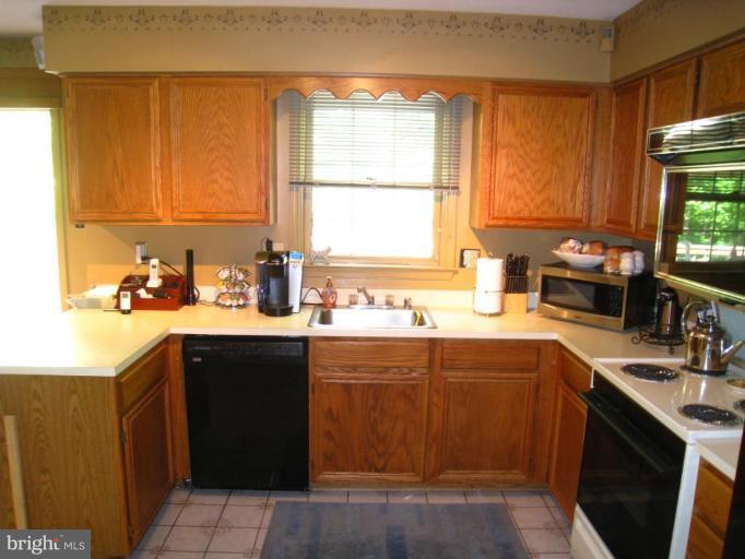 8265 Rippling Branch Road Laurel, MD 20723 - Photo 22 of 30 Kitchen #3