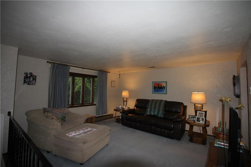 134 Wray Large Road Jefferson Hills, PA 15025 - Photo 3 of 12 Linving Room