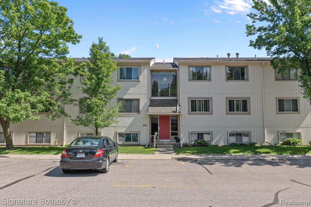 1675 Riverside Drive, Unit 12 Rochester Hills, MI 48309 - Photo 1 of 29
