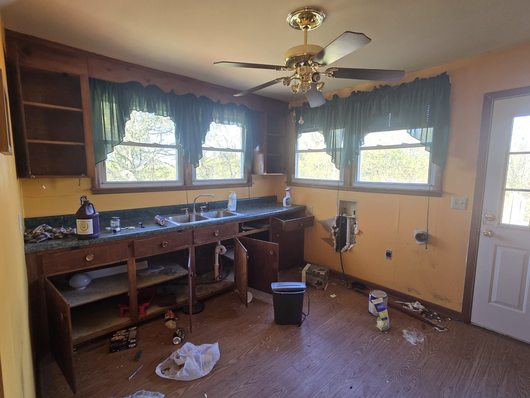 7569 Greenwood Road Cross Plains, TN 37049 - Photo 12 of 16 a view of room with furniture and a window