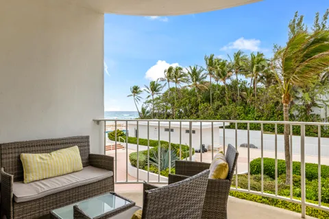 $999,000 | 2295 South Ocean Boulevard, Unit 302, Palm Beach, FL 33480