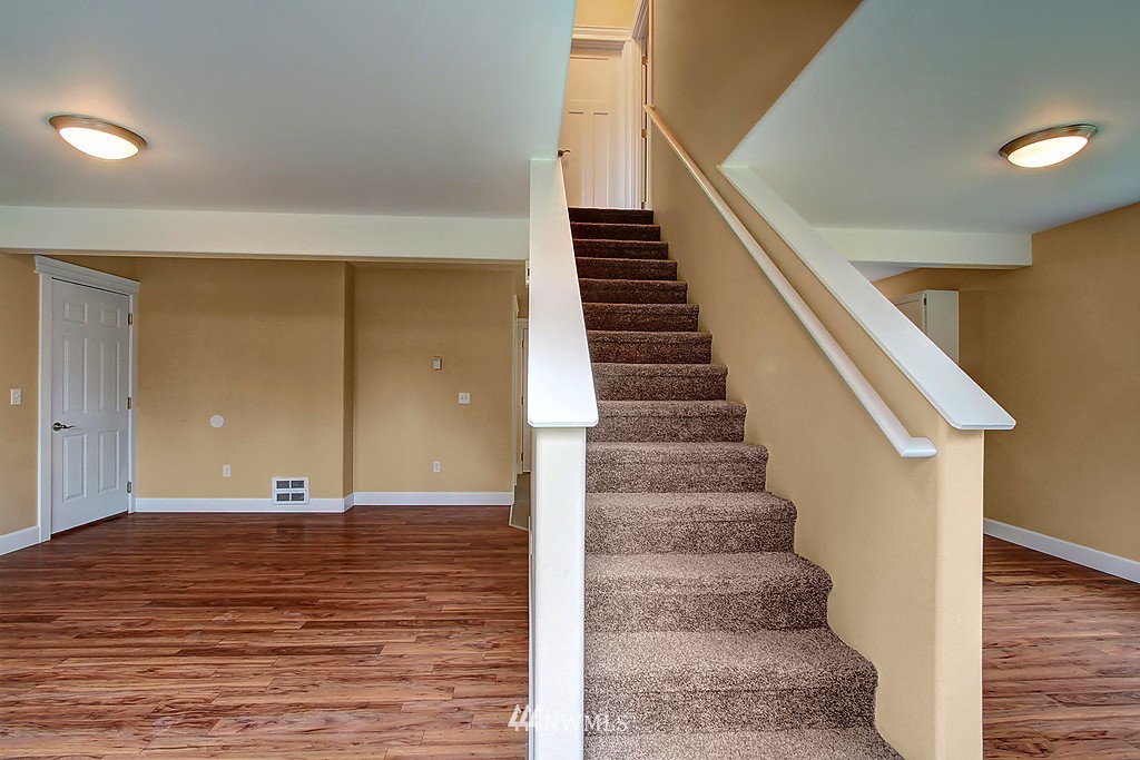 8012 Maple Point Drive Clinton, WA 98236 - Photo 2 of 16 Gallery Image 2
