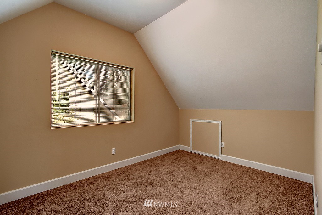 8012 Maple Point Drive Clinton, WA 98236 - Photo 12 of 16 Gallery Image 12