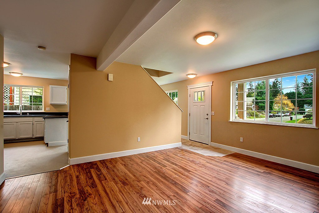 8012 Maple Point Drive Clinton, WA 98236 - Photo 4 of 16 Gallery Image 4