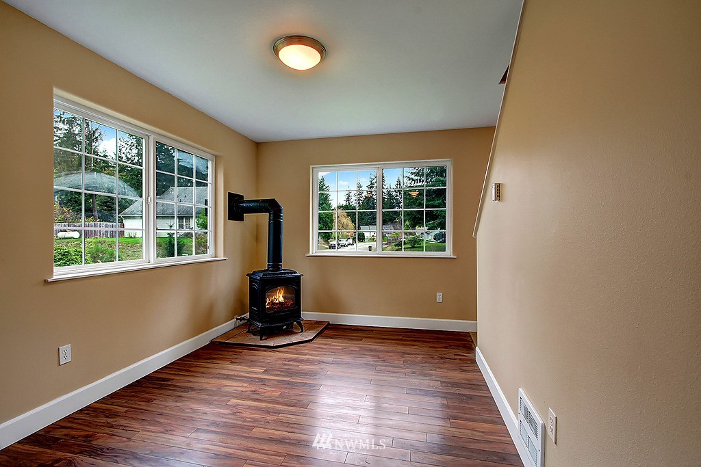 8012 Maple Point Drive Clinton, WA 98236 - Photo 5 of 16 Gallery Image 5