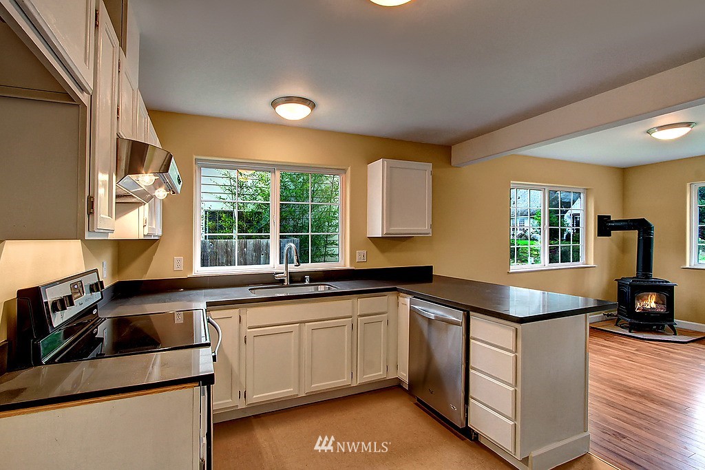 8012 Maple Point Drive Clinton, WA 98236 - Photo 8 of 16 Gallery Image 8