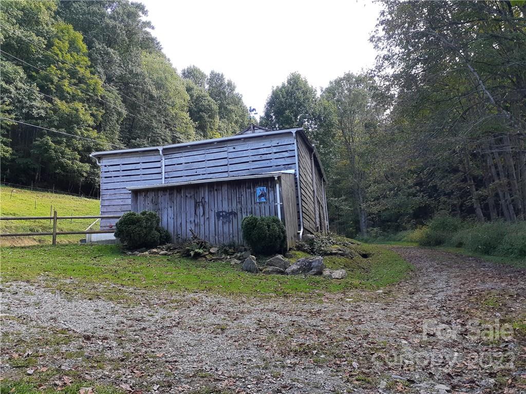 1275 North Fork Road Marshall, NC 28753 - Photo 26 of 27 Gallery Image 26