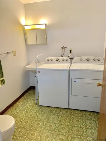 $1,900 | 3 A Lacosta Drive, Clifton Park, NY 12065