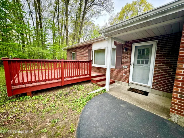 $1,900 | 3 A Lacosta Drive, Clifton Park, NY 12065