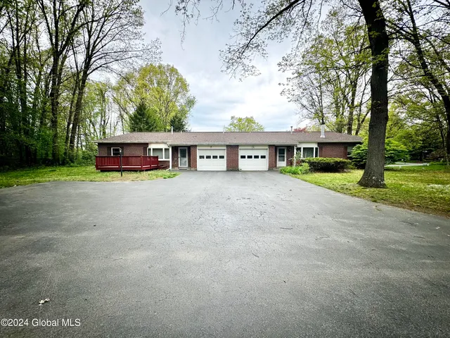 $1,900 | 3 A Lacosta Drive, Clifton Park, NY 12065