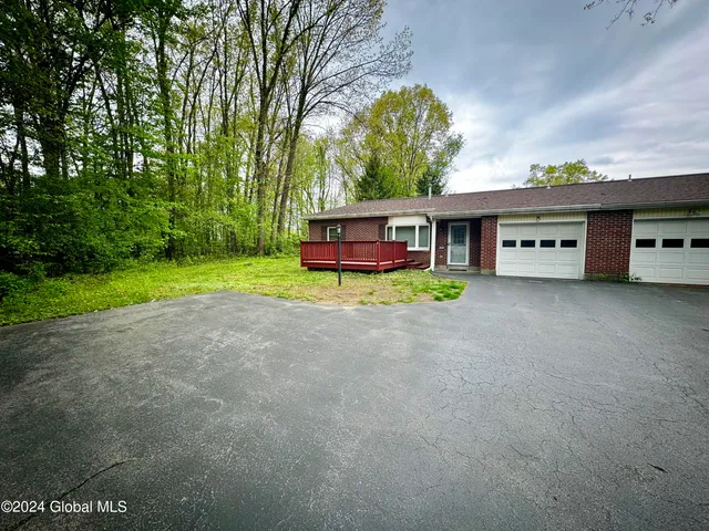 $1,900 | 3 A Lacosta Drive, Clifton Park, NY 12065