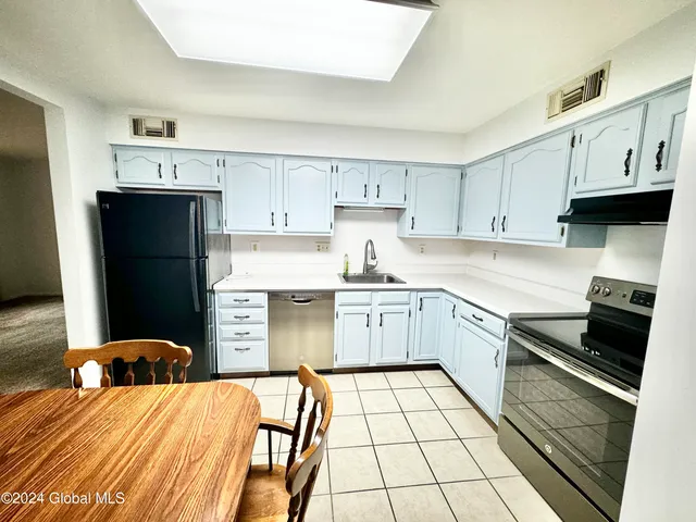 $1,900 | 3 A Lacosta Drive, Clifton Park, NY 12065