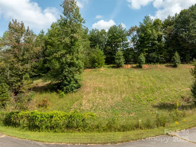 an aerial view of a house having yard