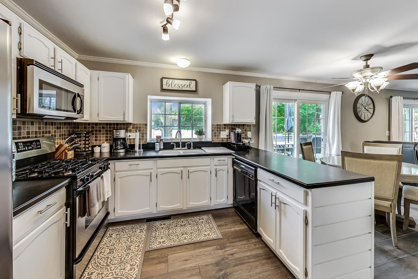 1045 Big Eagle Trail Carol Stream, IL 60188 - Photo 13 of 47