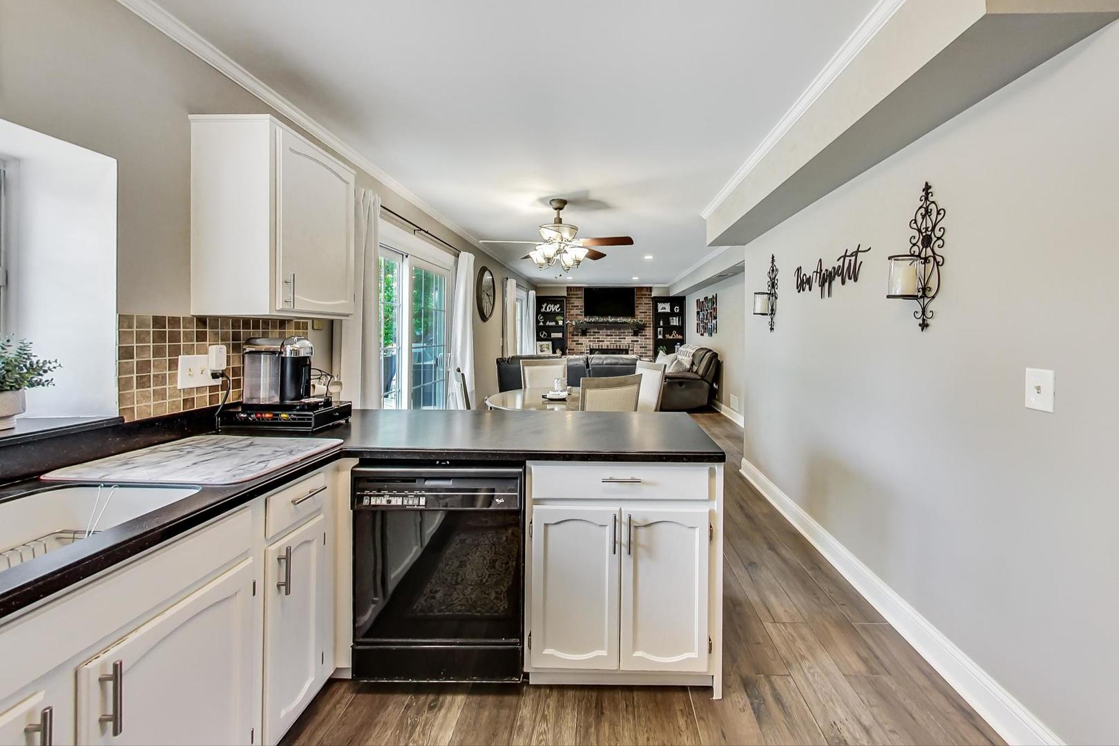 1045 Big Eagle Trail Carol Stream, IL 60188 - Photo 14 of 47