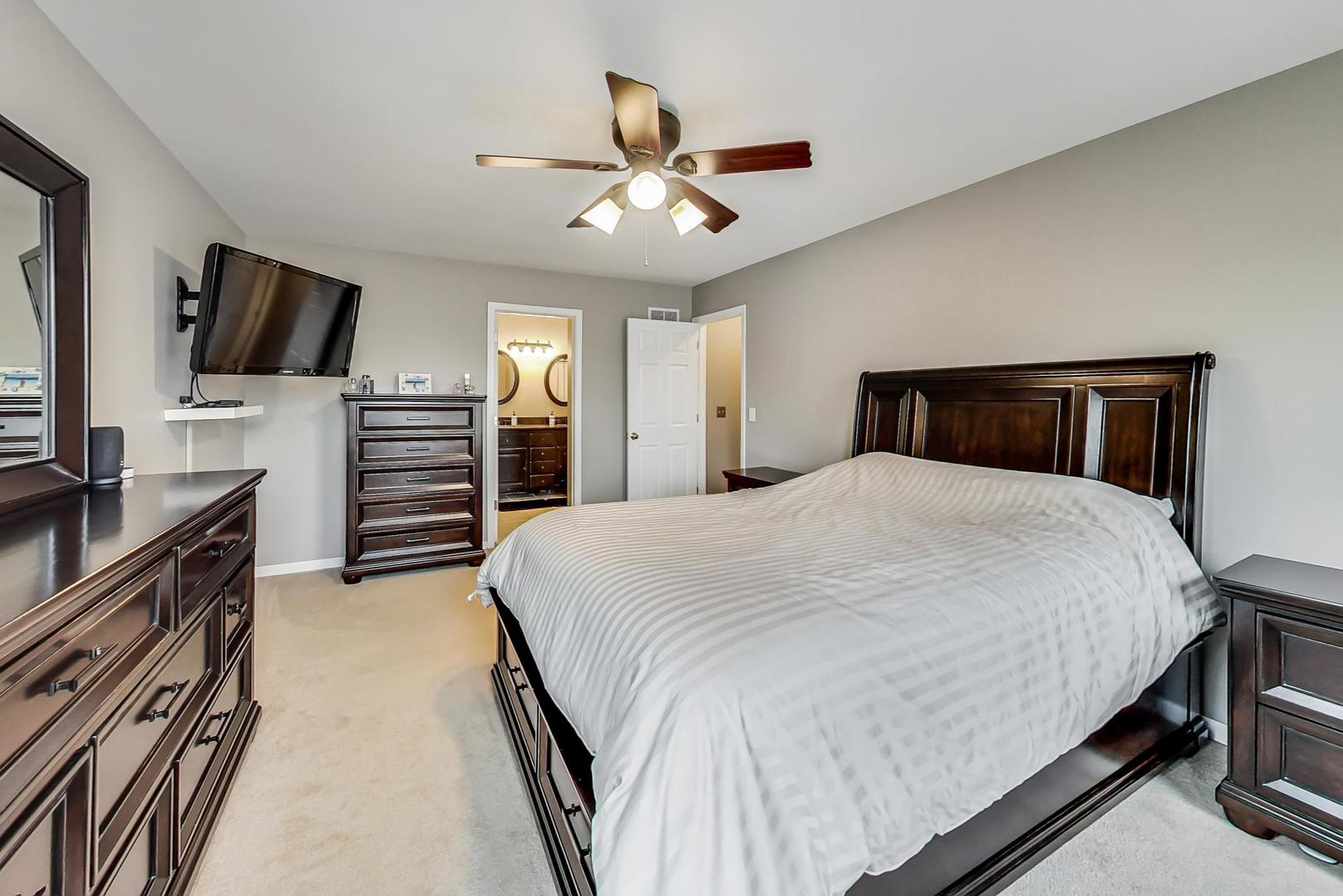 1045 Big Eagle Trail Carol Stream, IL 60188 - Photo 24 of 47