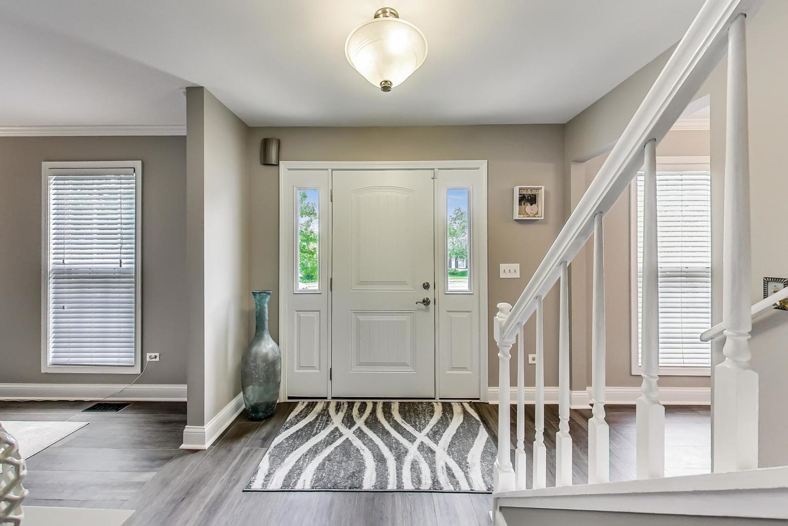 1045 Big Eagle Trail Carol Stream, IL 60188 - Photo 4 of 47