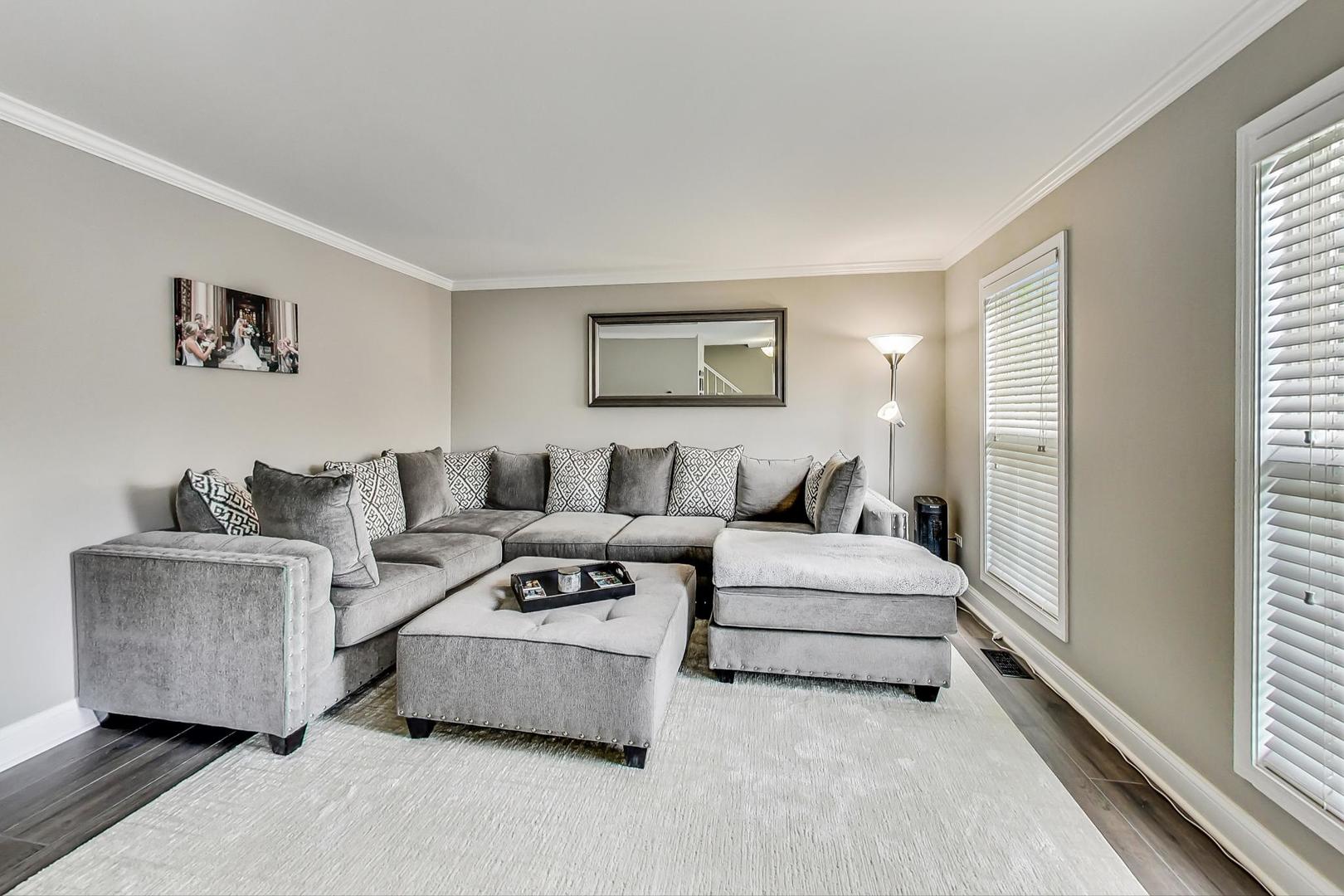 1045 Big Eagle Trail Carol Stream, IL 60188 - Photo 6 of 47