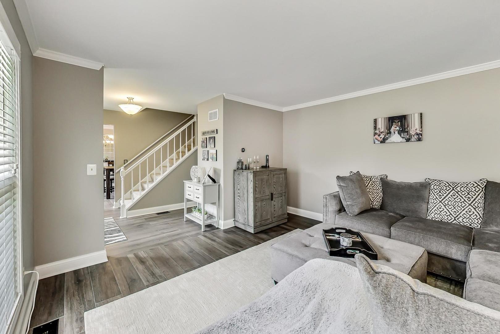 1045 Big Eagle Trail Carol Stream, IL 60188 - Photo 8 of 47