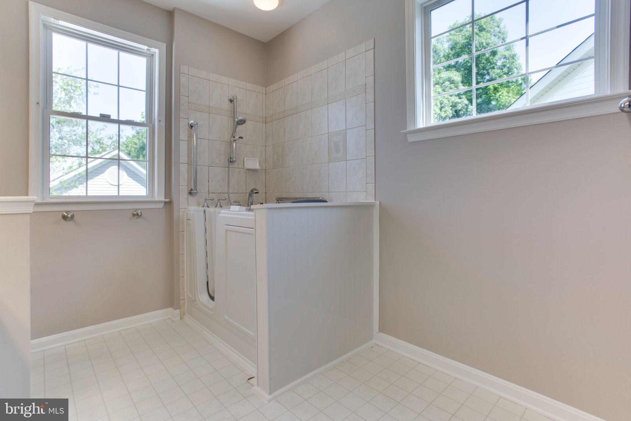13550 Ryton Ridge Lane Gainesville, VA 20155 - Photo 23 of 46 Master Bath