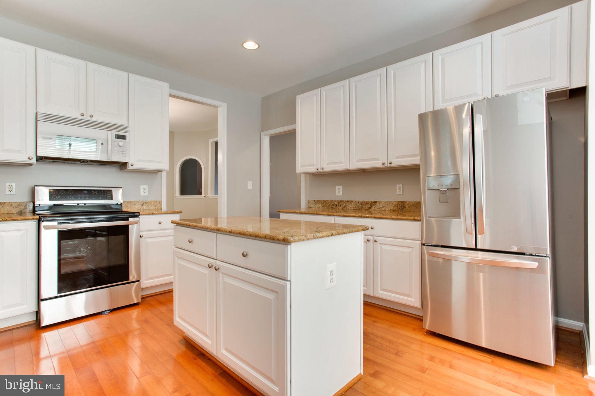 13550 Ryton Ridge Lane Gainesville, VA 20155 - Photo 6 of 46 New stainless appliances installed week of 6/17