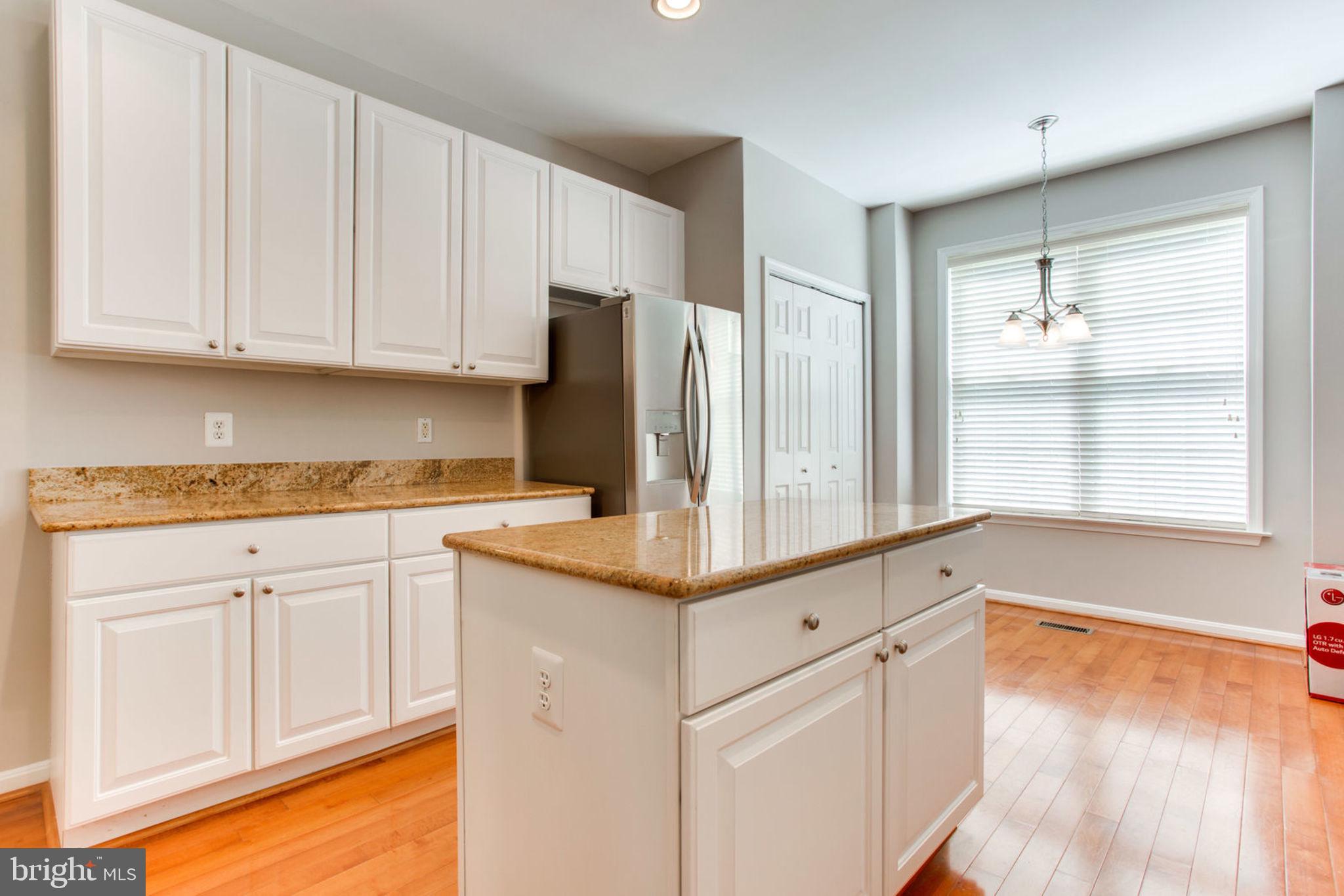 13550 Ryton Ridge Lane Gainesville, VA 20155 - Photo 8 of 46 Breakfast area in Kitchen and spacious pantry