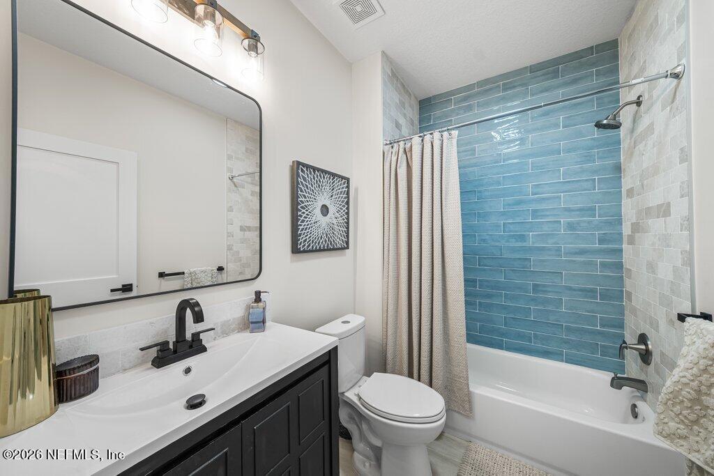 45 Donner Road, Unit C Atlantic Beach, FL 32233 - Photo 17 of 25 Guest Bathroom