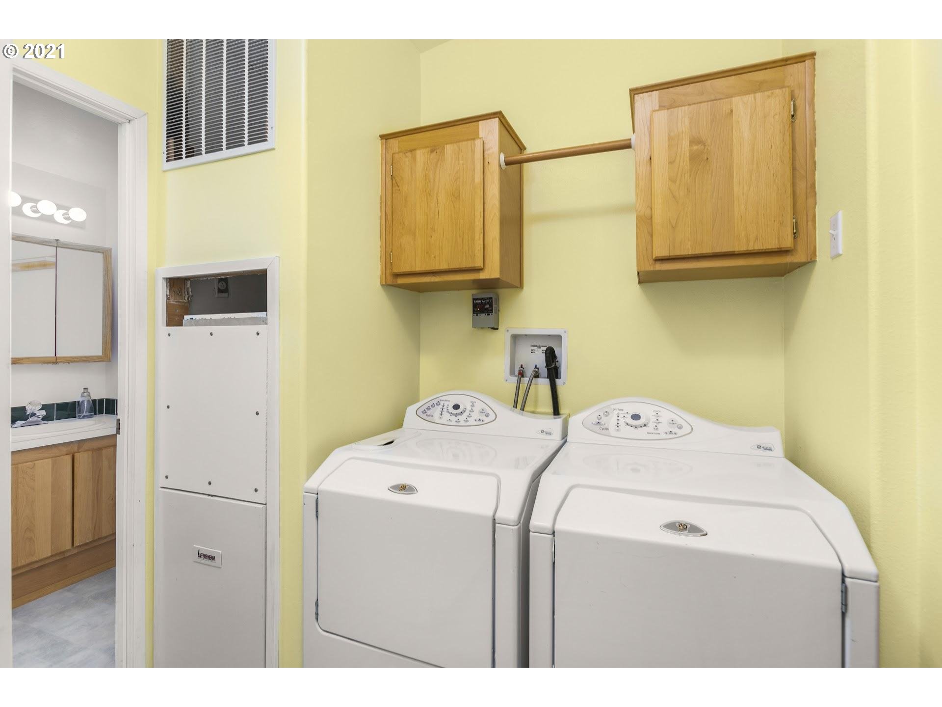 212 Northeast 253rd Street Ridgefield, WA 98642 - Photo 17 of 28 a utility room with dryer and washer