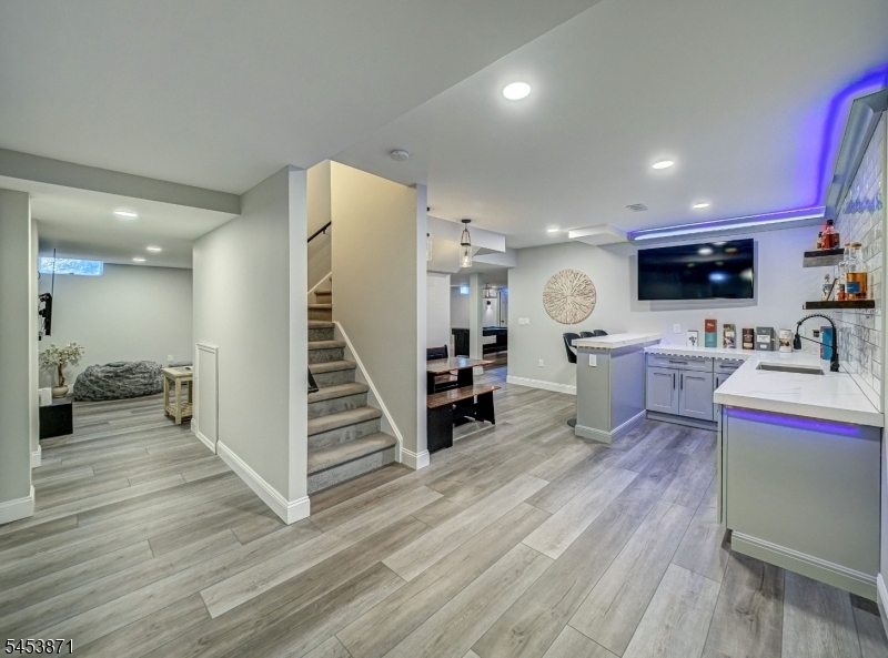 10 Spyglass Road Skillman, NJ 08558 - Photo 4 of 39 Gallery Image 4