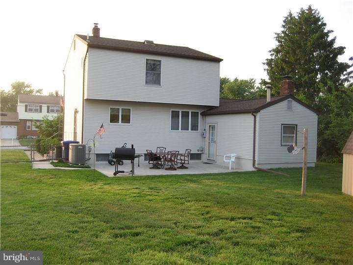 228 Ivy Road Edgewater Park, NJ 08010 - Photo 2 of 21 Exterior Back