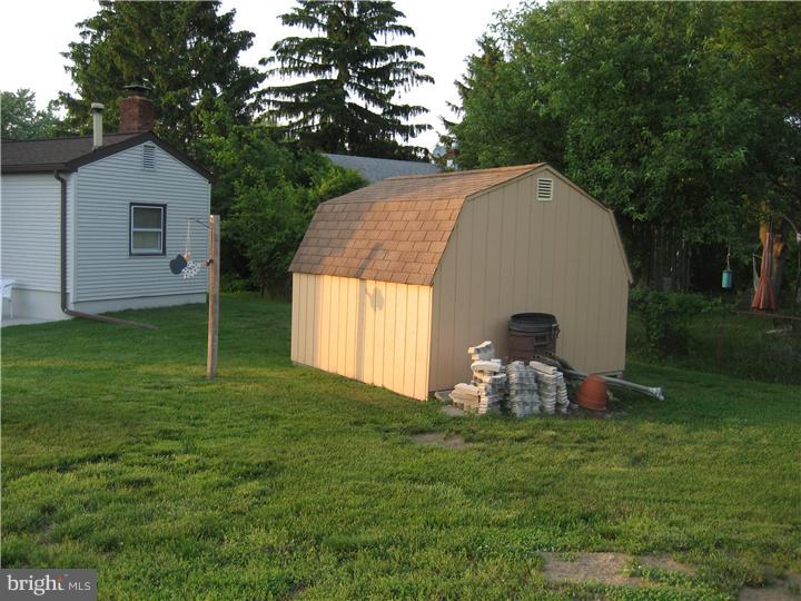 228 Ivy Road Edgewater Park, NJ 08010 - Photo 4 of 21 Gallery Image 4