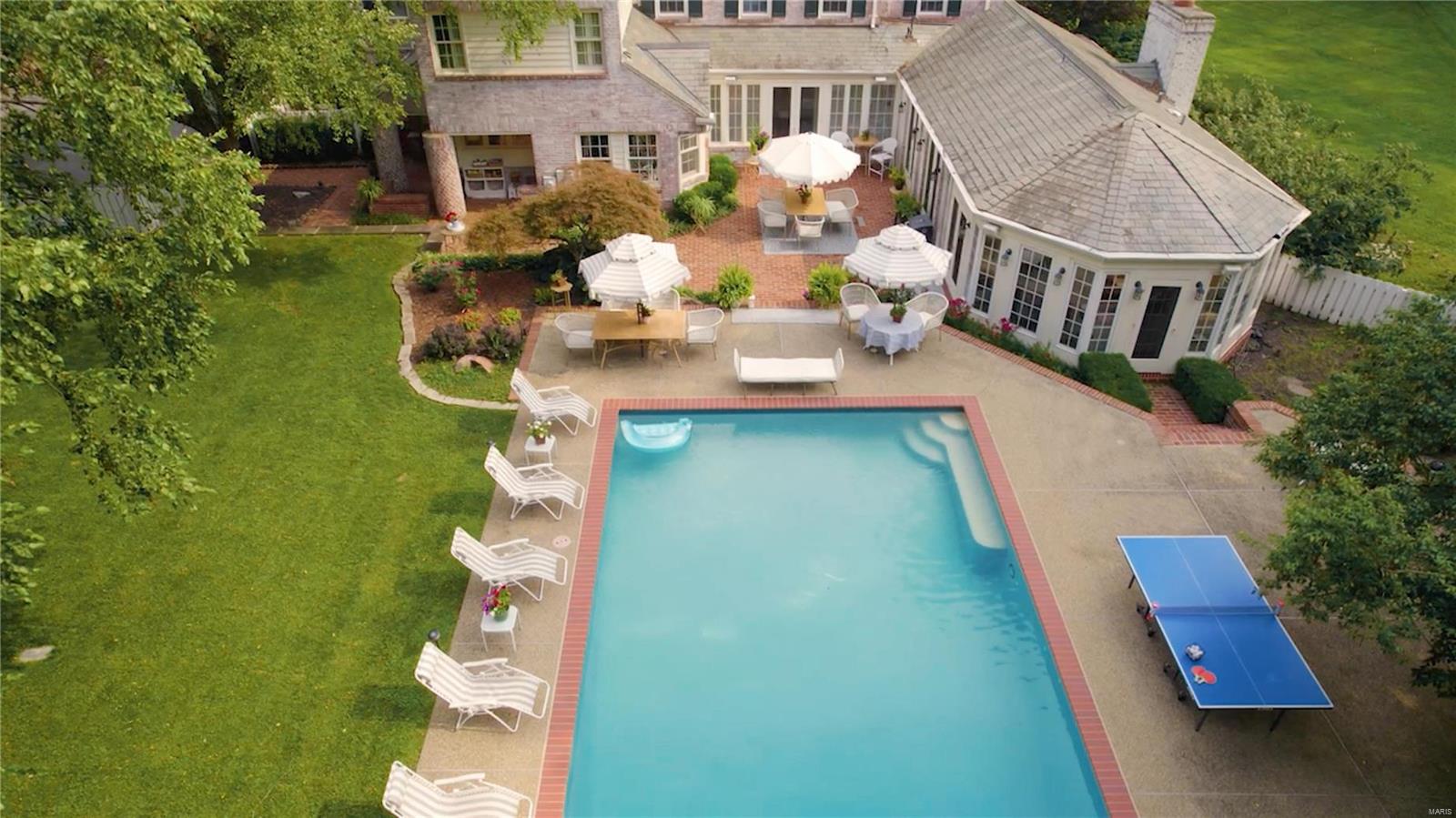 13 Countryside Lane St. Louis, MO 63131 - Photo 3 of 42