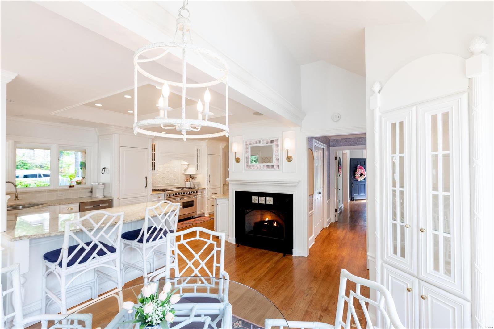 13 Countryside Lane St. Louis, MO 63131 - Photo 6 of 42